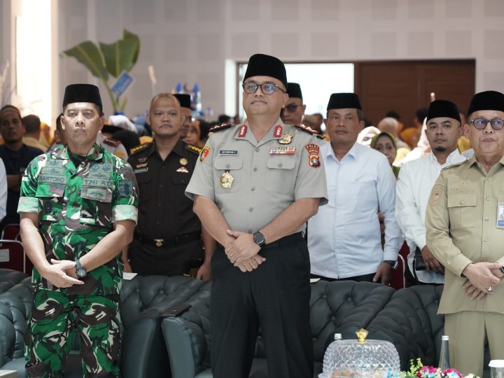 Momen Hangat Perayaan Maulid, Kapolda Bersama Pemda Komitmen Jaga Kedamaian Sulbar