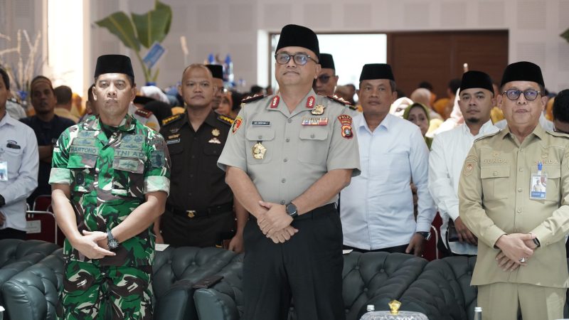 Momen Hangat Perayaan Maulid, Kapolda Bersama Pemda Komitmen Jaga Kedamaian Sulbar