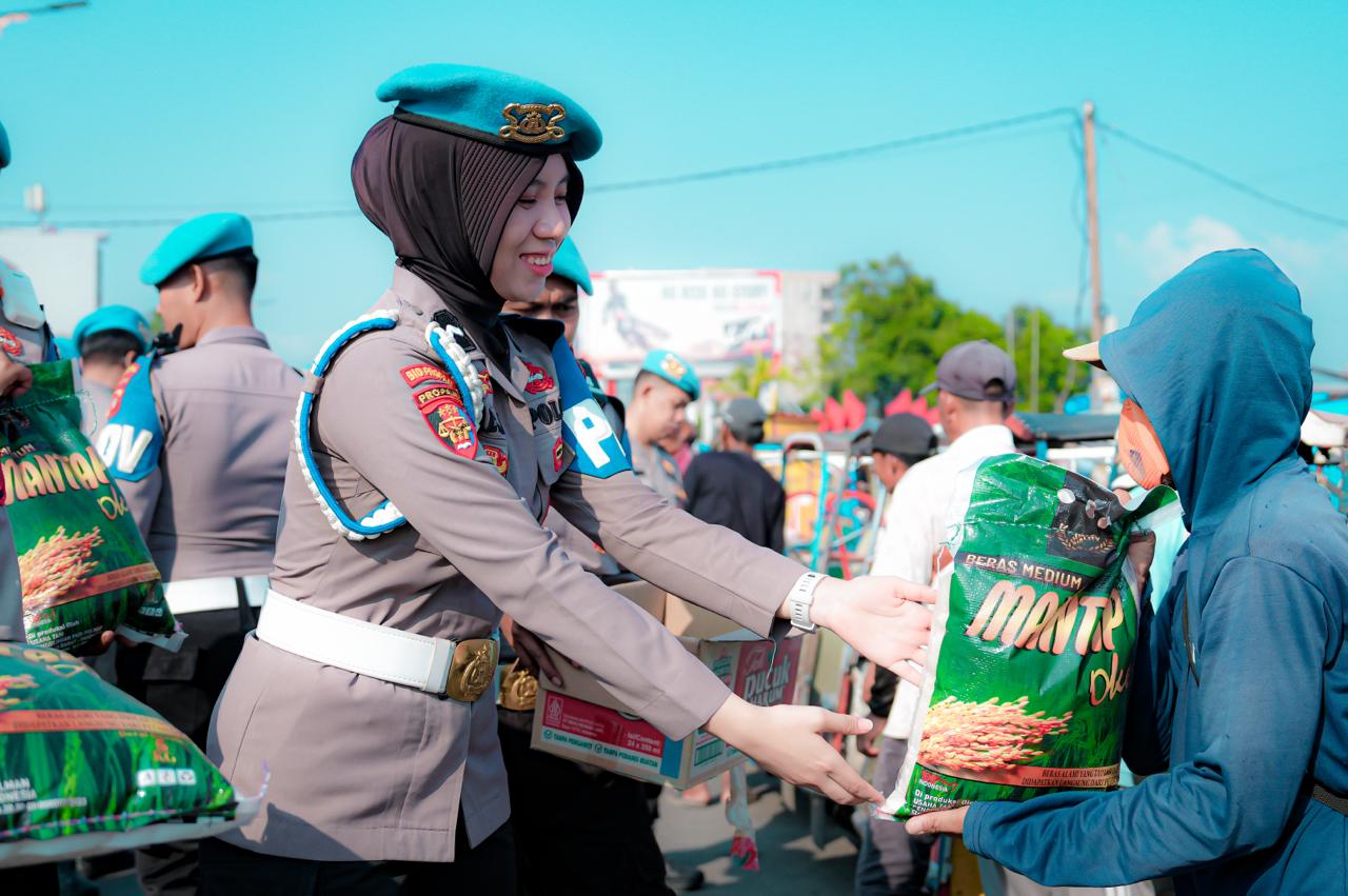Propam Polda Sulbar Gelar Bakti Sosial Sasar Tukang Becak