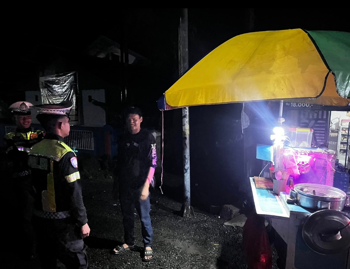 Polantas Polda Sulbar Jaga Malam Panjang dan Kawal Keselamatan Warga