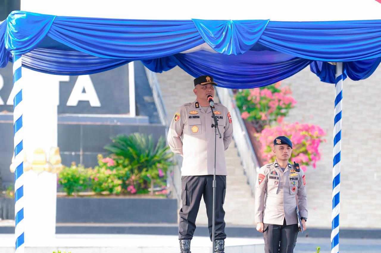 Pesan Perpisahan Menyentuh Irjen Pol Adi Deriyan di Apel Terakhirnya di Polda Sulbar