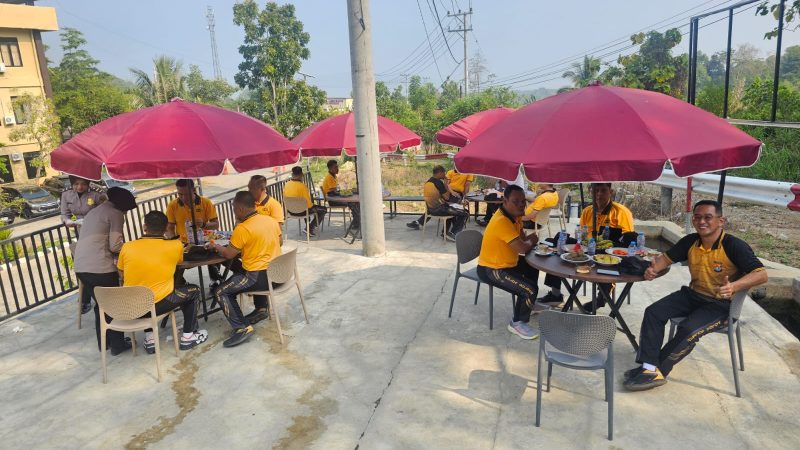 Kapolda Sulbar Ajak PJU dan Personel Bangun Semangat Kekeluargaan Lewat Olahraga