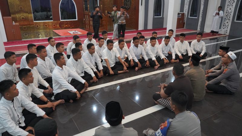 Kabidpropam dan Kabidkum Polda Sulbar Ingatkan Bintara Remaja Bahaya Judol dan Pinjol