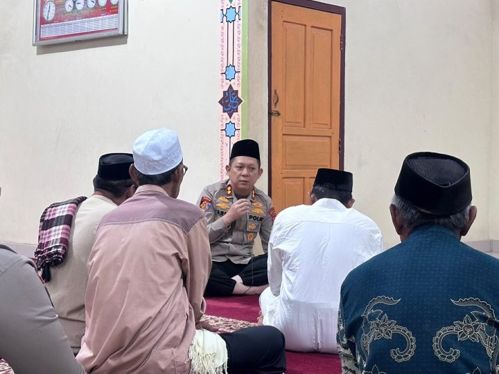 Kapolres Mamuju Tengah Pimpin Subuh Keliling di Tobadak