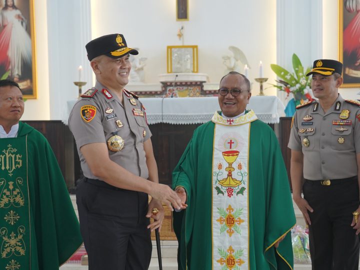 Kehangatan Minggu Kasih Kapolda Sulbar di Gereja Santa Maria