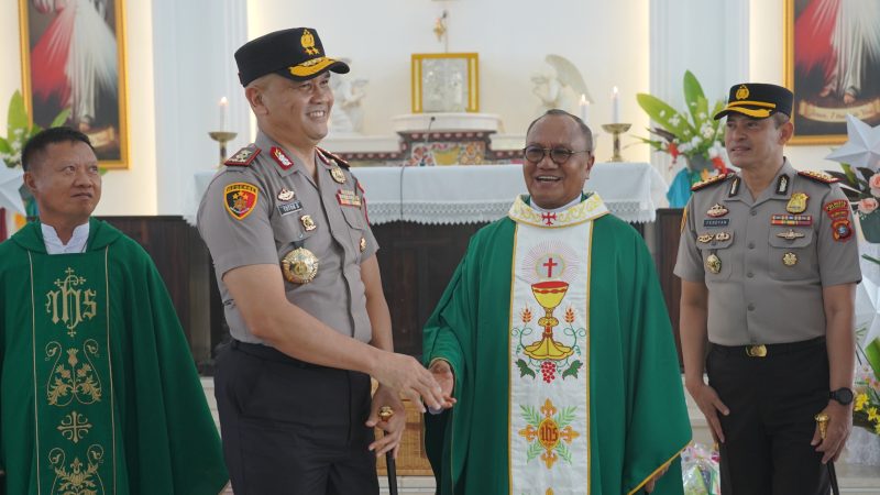 Kehangatan Minggu Kasih Kapolda Sulbar di Gereja Santa Maria