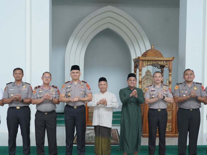 Kapolda Sulbar Silaturahmi dengan Imam Mesjid Raya Suada dan Titip Doa untuk Tugas