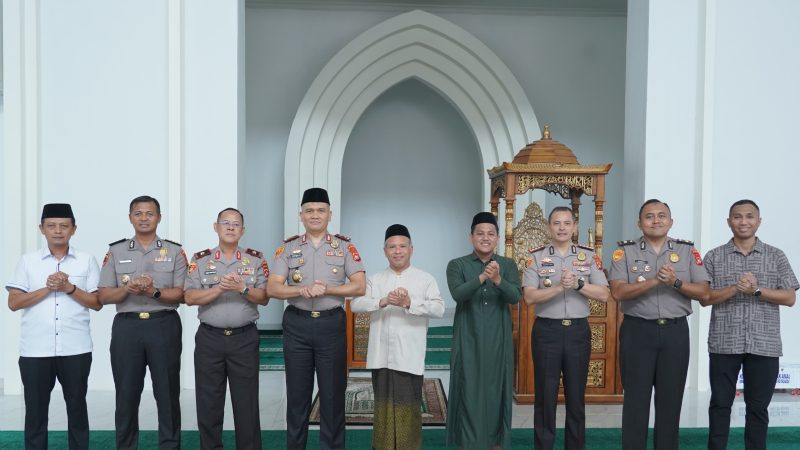 Kapolda Sulbar Silaturahmi dengan Imam Mesjid Raya Suada dan Titip Doa untuk Tugas