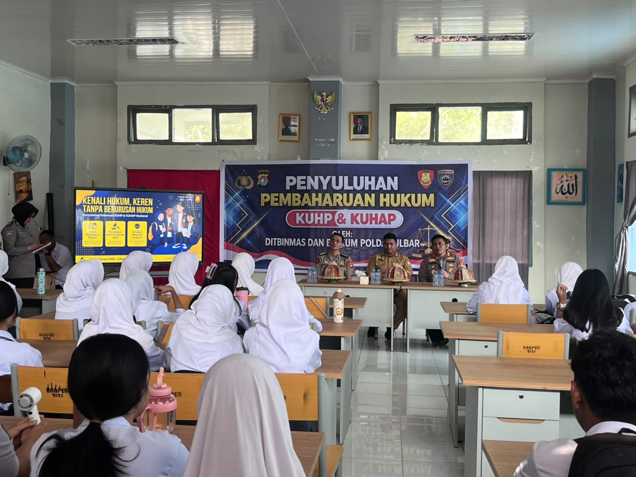 Ditbinmas dan Bidkum Polda Sulbar Bedah KUHP-KUHAP di SMAN 2 Mamuju
